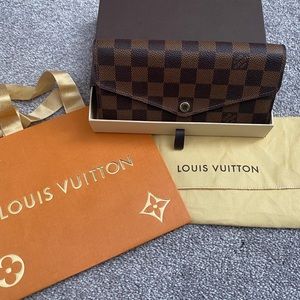 Authentic Louis Vuitton Sarah Wallet